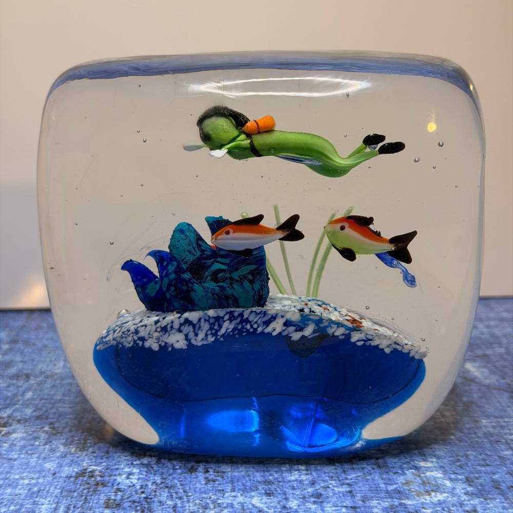 Art Glass Aquarium Paperweight “Under The Sea” - Picture 6 of 6